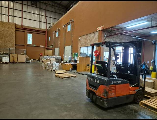 INDUSTRIAL PROPERTY TO RENT IN LONGMEADOW